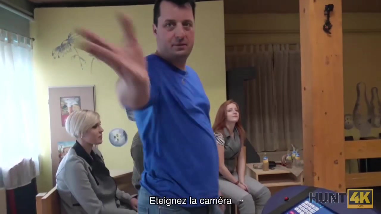 HUNT4K. Cocu regarde comment sa bien-aimee gagne de l'argent avec sa chatte