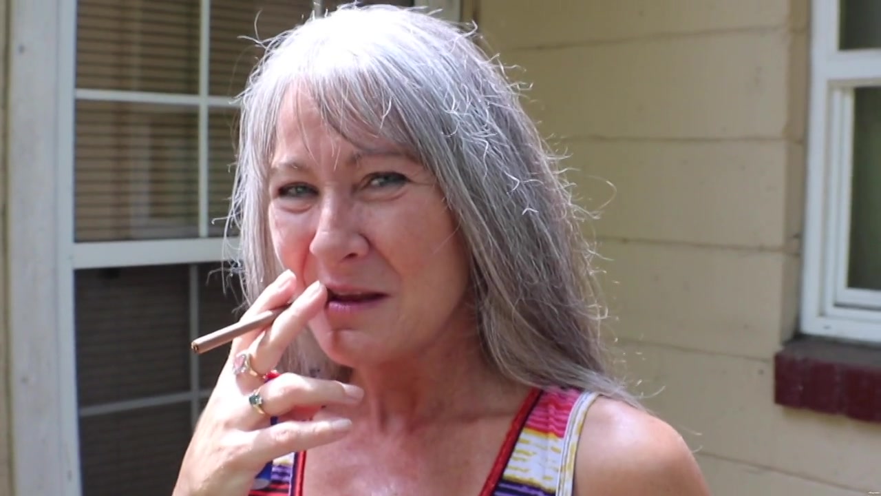 Leilani Smoking Confession - Milfonblack