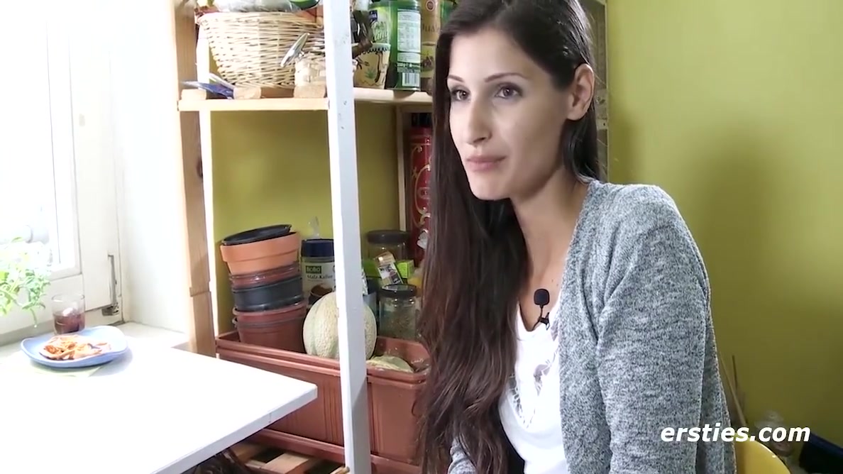 Berlin Girl Leah Masturbates In Knee Socks