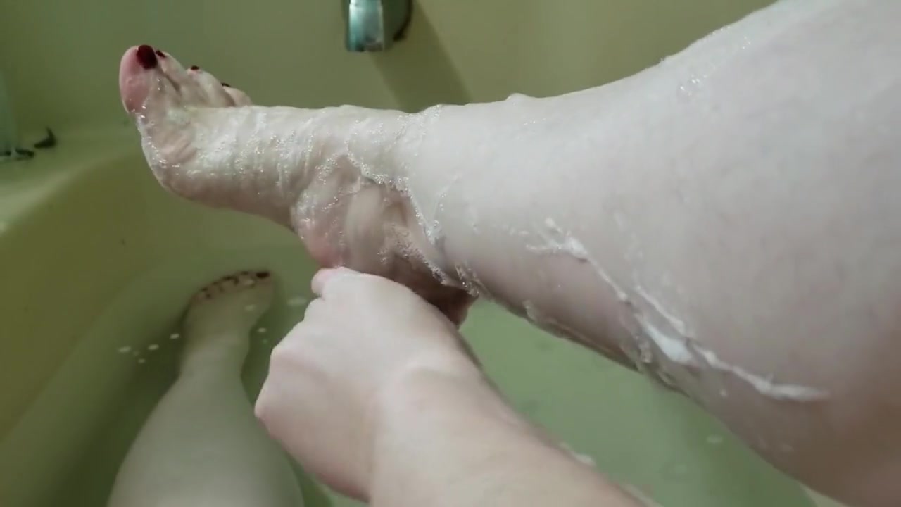 Washing My Pretty Little Feet In The Bathtub