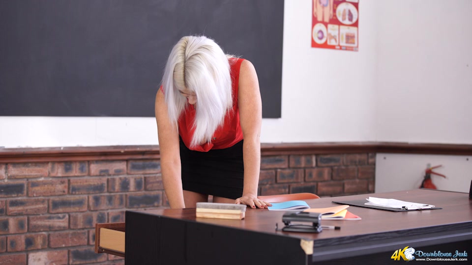 Lu Elissa in Downblouse Education - DownblouseJerk
