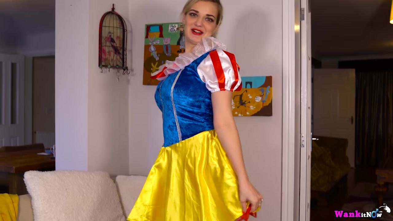 Dolly - Snow White - Sexy Videos - WankitNow