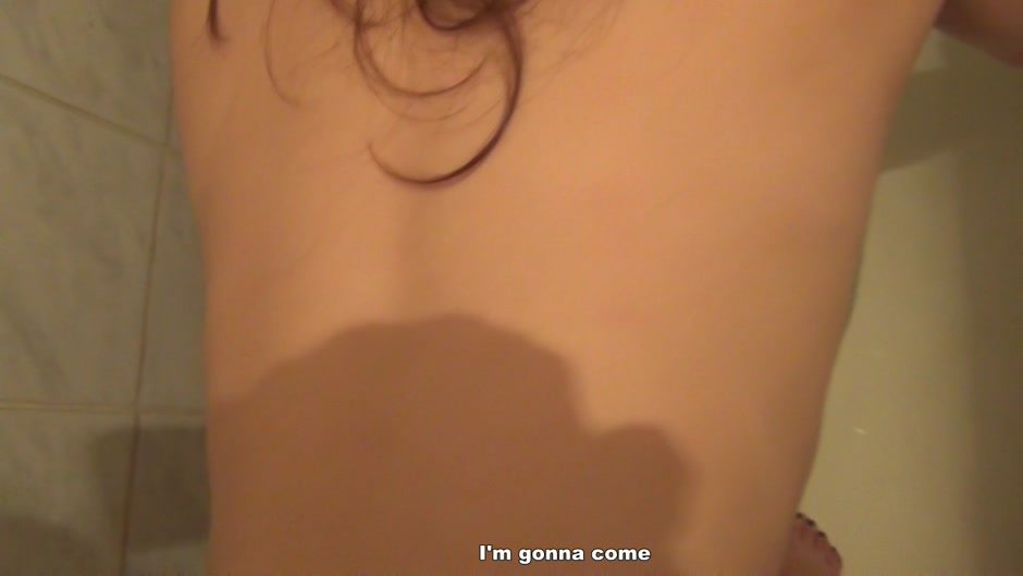 My girlfriend amateur orgasm at home and in the field