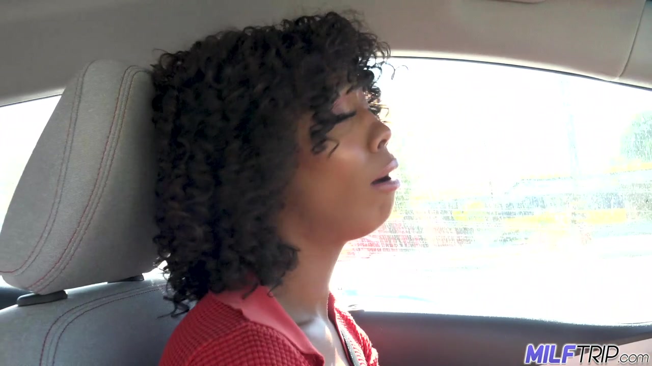 Sexy Ebony MILF - MilfTrip