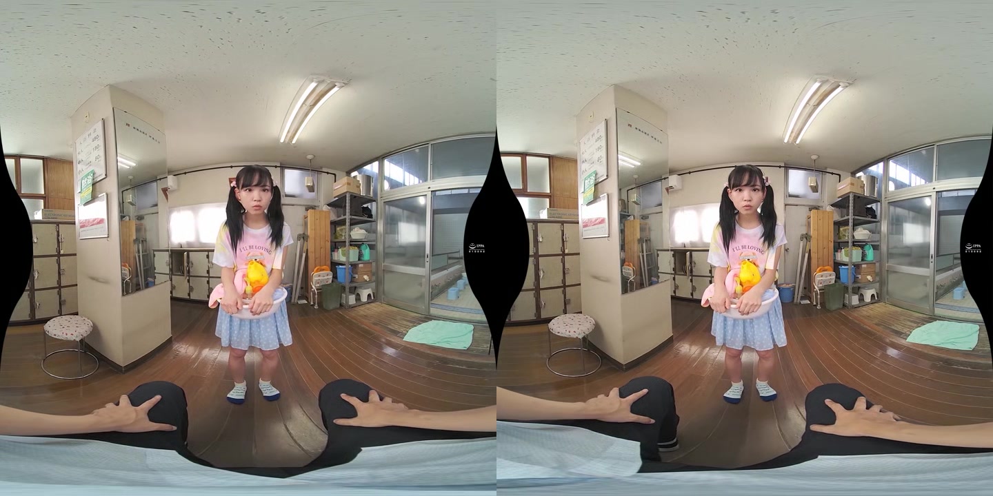 Innocent Lara-chan Came to the Public Bath with her Stepdaddy - DANDY