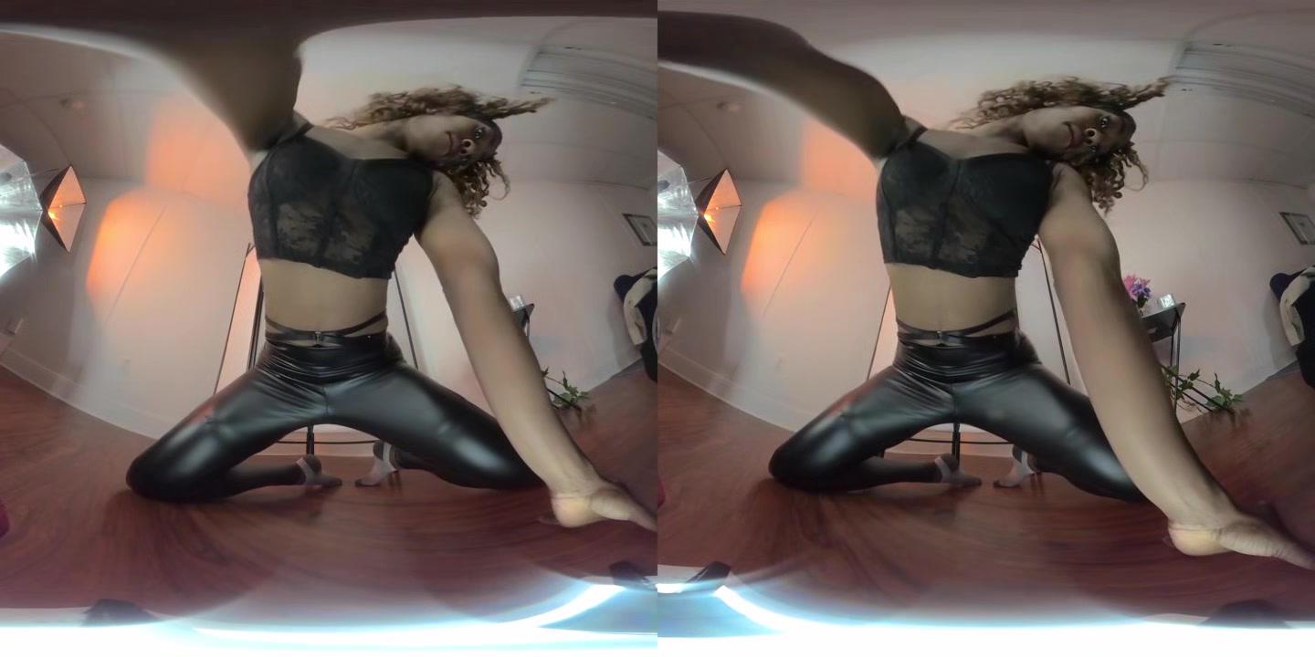 Ebony Giantess - EBONYVRSOLOS