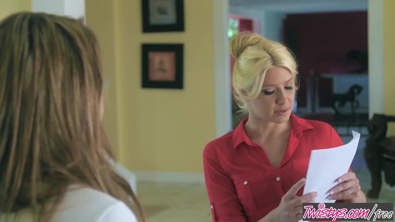 Step mom Knows Best - Anikka Albrite Aspen Ora - Offbeat Job Interview - Twistys