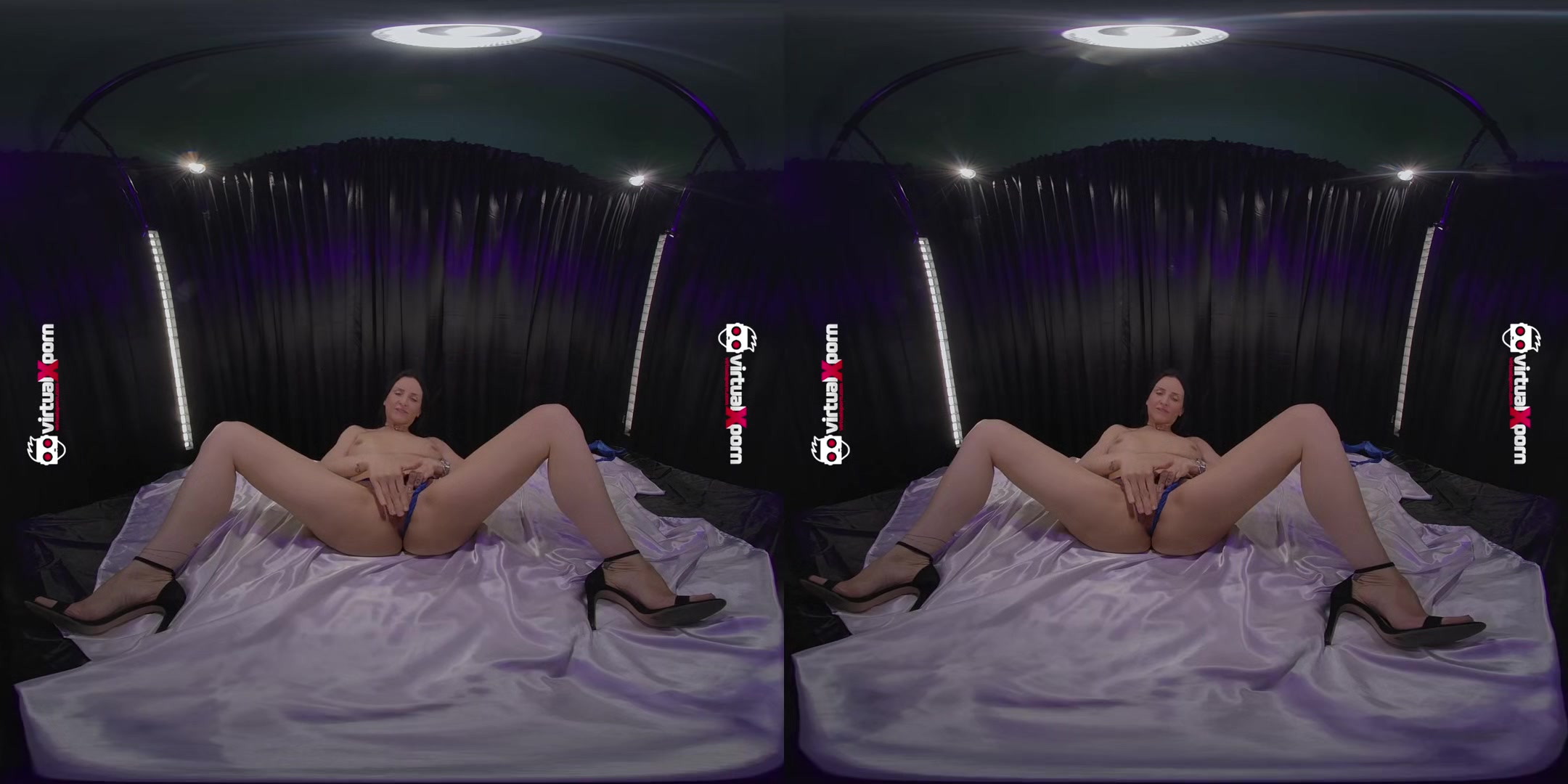 Vitoria Vontese Stretch Her Pussy Hole Extreme