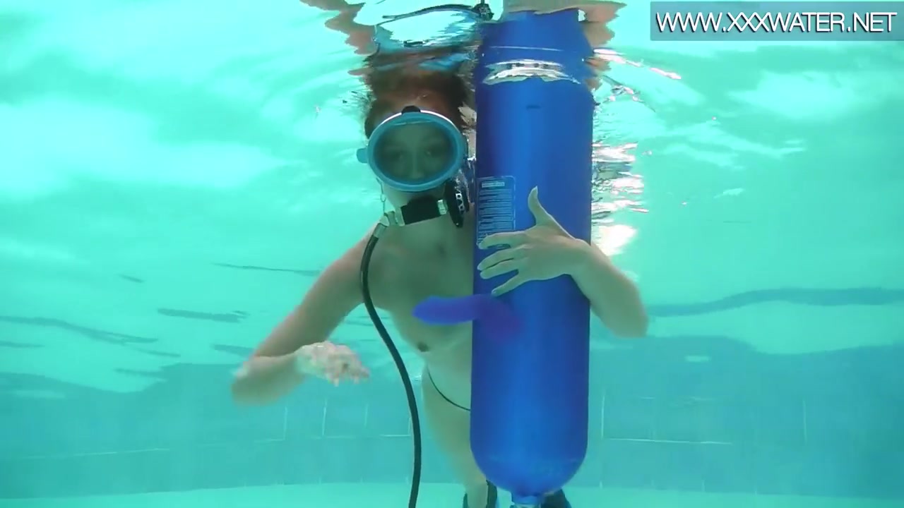 Hungarian Pornstar Enjoys Riding Toy Underwater - Minnie Manga