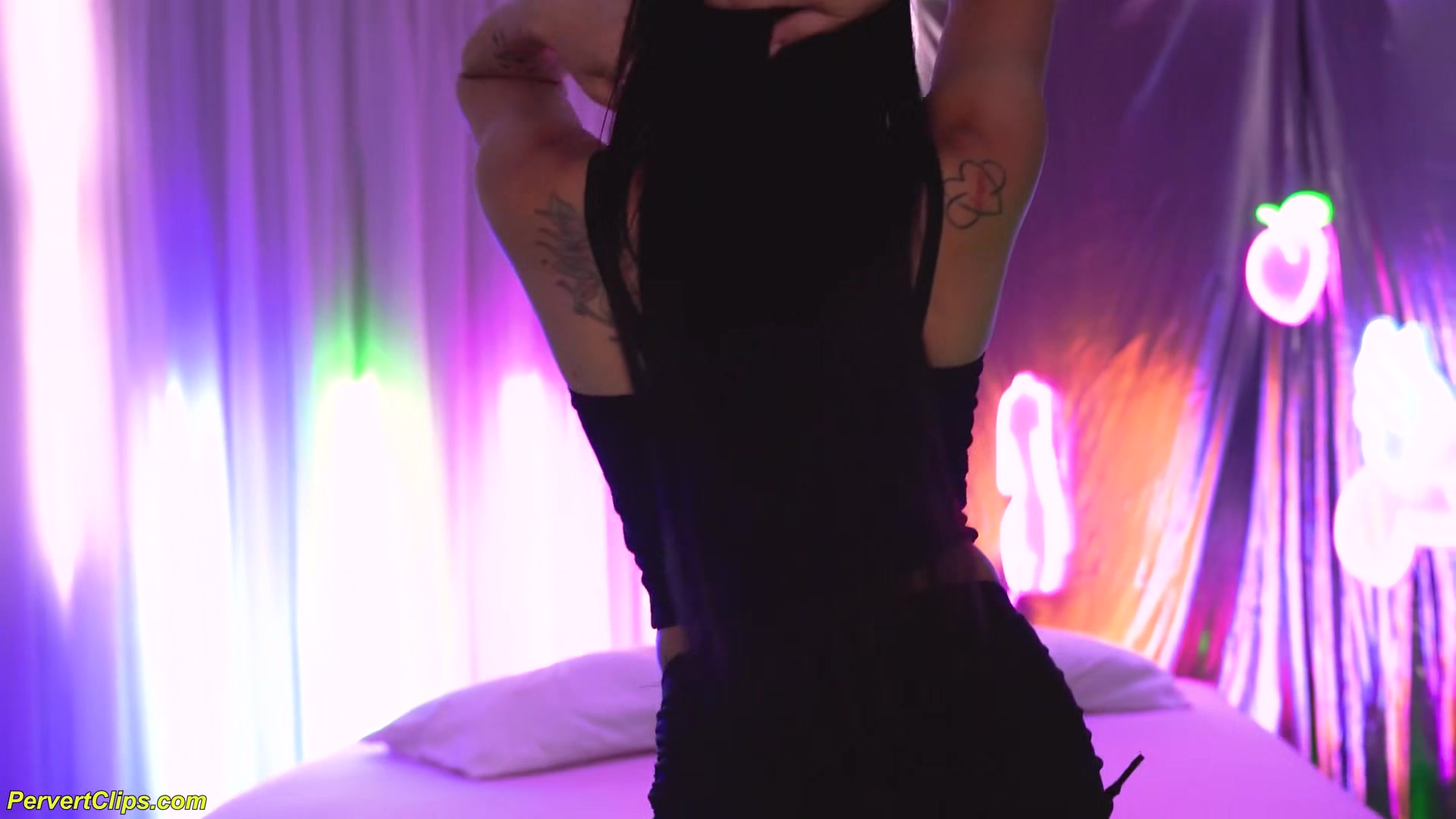Oiled Skinny Milf Squirting Extreme