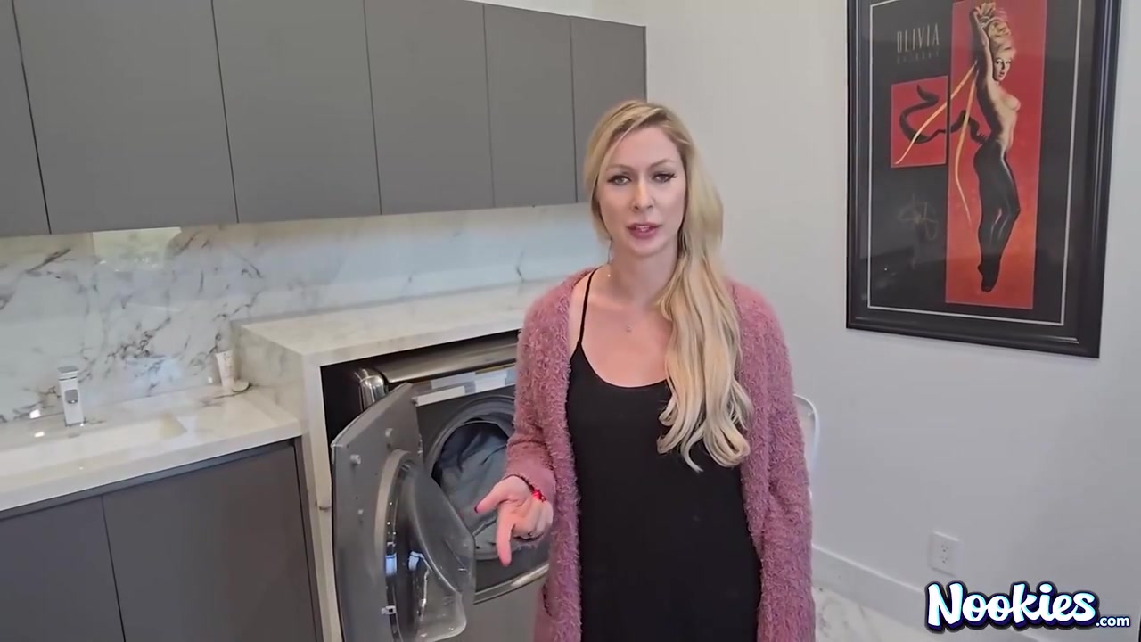 Nookies - Hot Housewife Fucked Outdoors - Sydney Paige