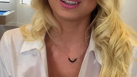 Closing the Deal - VR Porn starring Natalia Starr - NaughtyAmericaVR