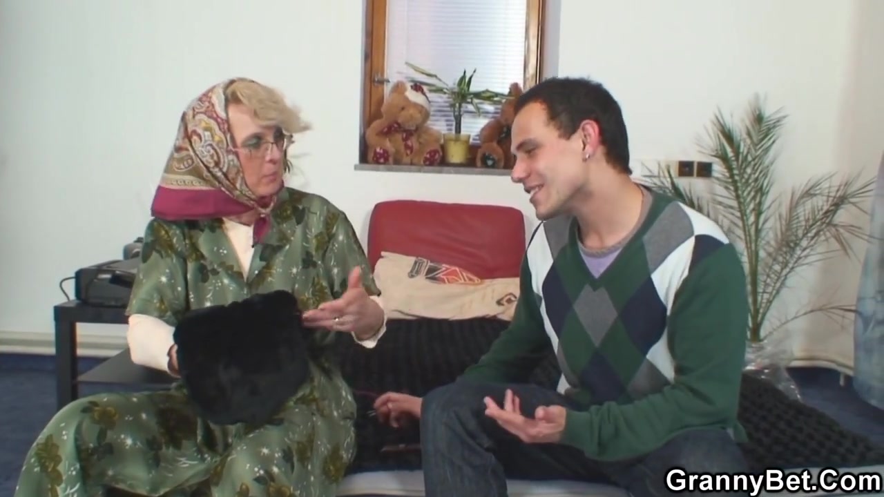 Handsome Divorced The Old Blonde For Passionate Sex