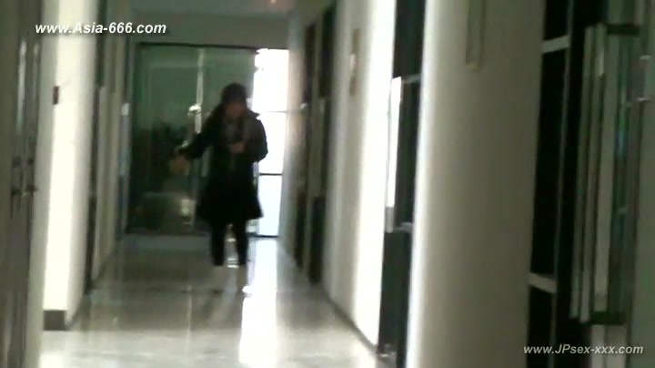 chinese girls go to toilet.33