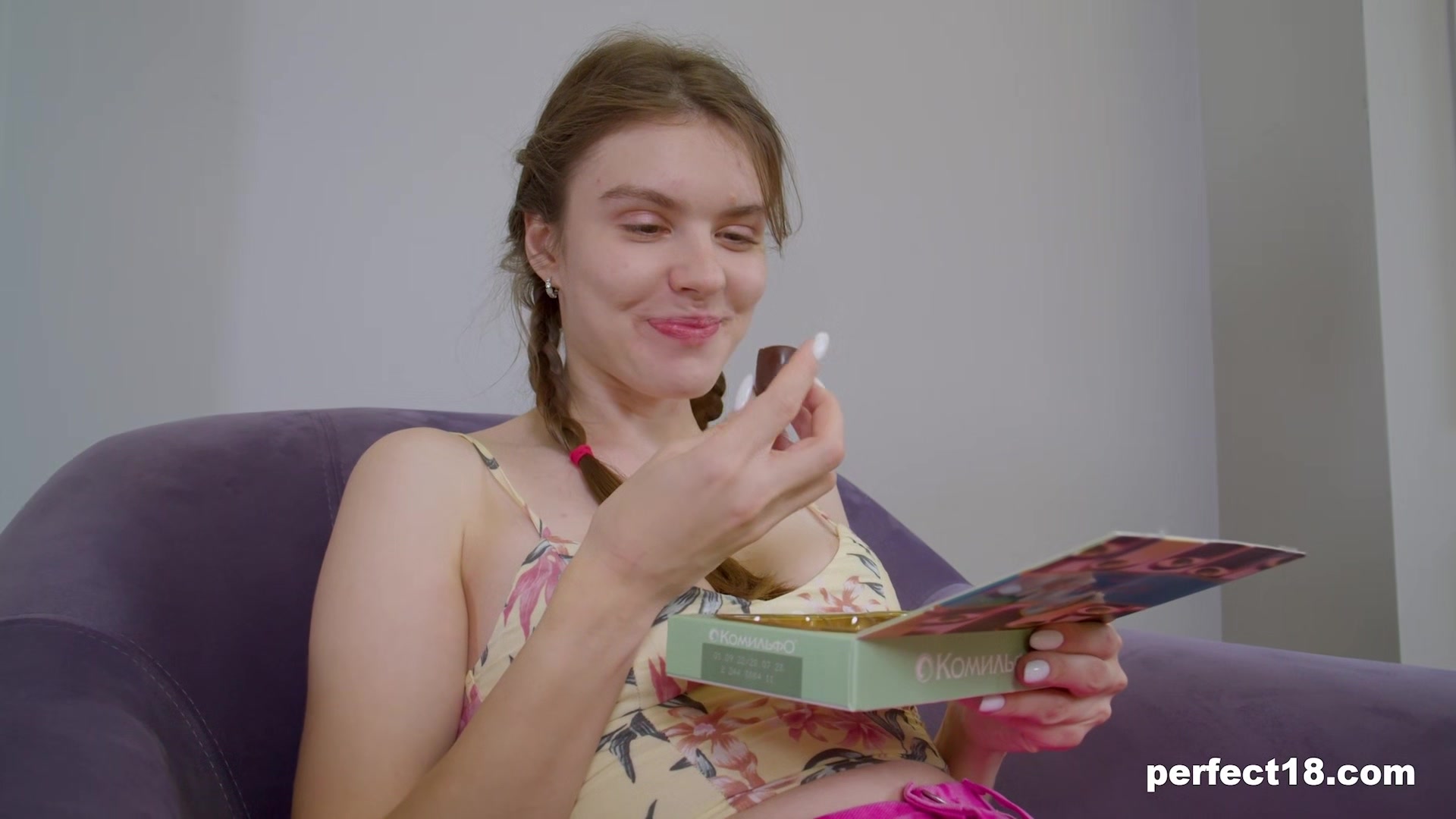 18yo Princess Alice gives us the Royal Pussy Treatment for Perfect18