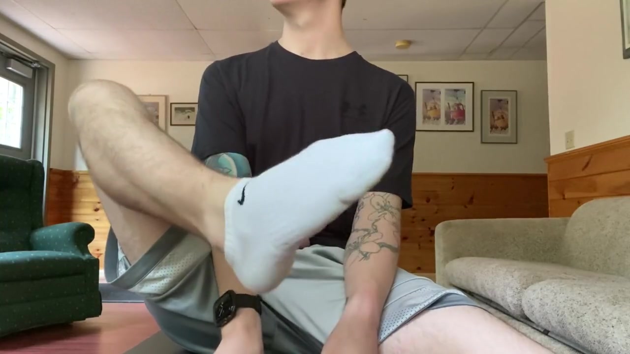 Jerking Off In A Cabin Sneaker Feet And Coming A Thick Load