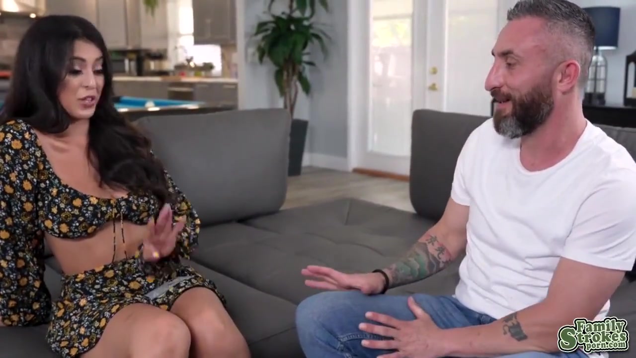 Sophia Leone - Comes Back For Ike Diezels Cock To Fuck