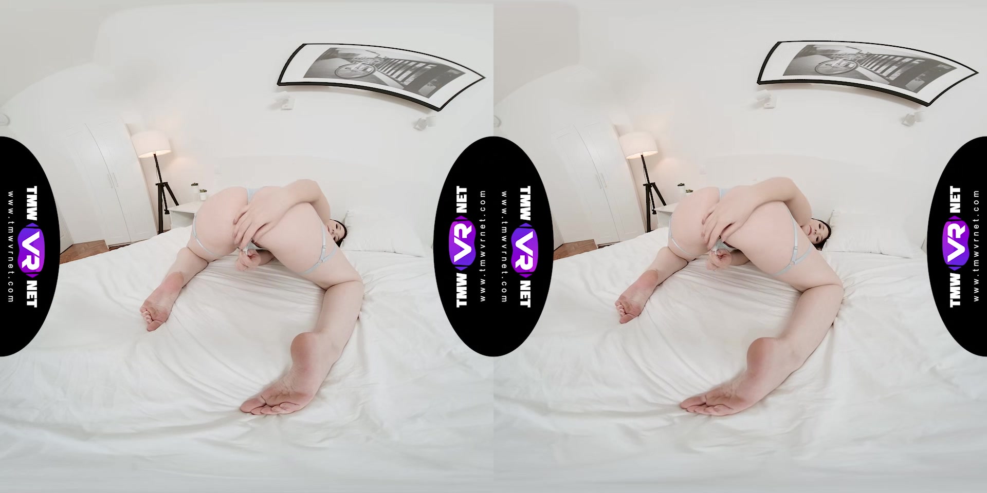 Fighting boredom with orgasming pussy
