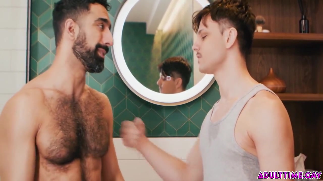 Oh No! How Awkward Is This Gets A Boner When Taking A Shower With His Best Friend The Two Buddies End Up Masturbating Together In The Shower! 6 Min With Enzo Muller, Ali Rush And Gay Porn