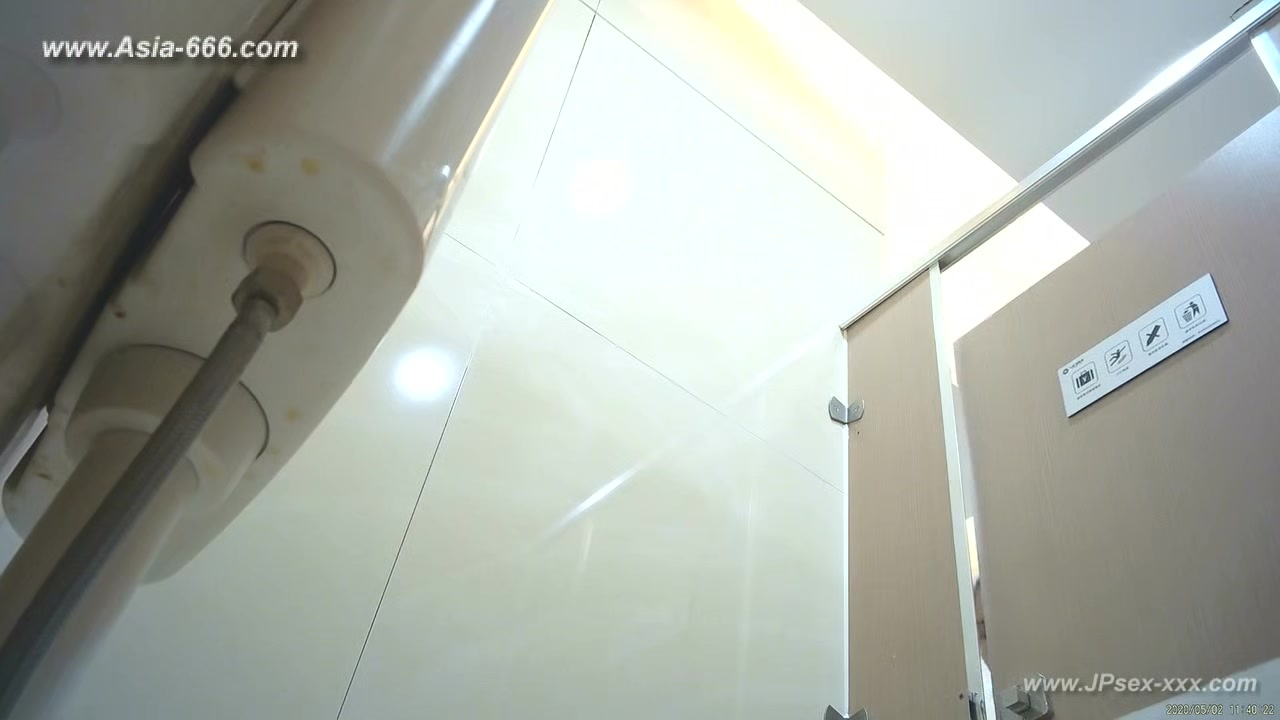 chinese girls go to toilet.***
