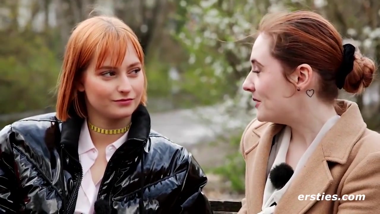 Lesbische Machtspiele Im Ersties-buro Mit Dolly Und Lola L