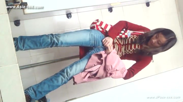 chinese girls go to toilet.125