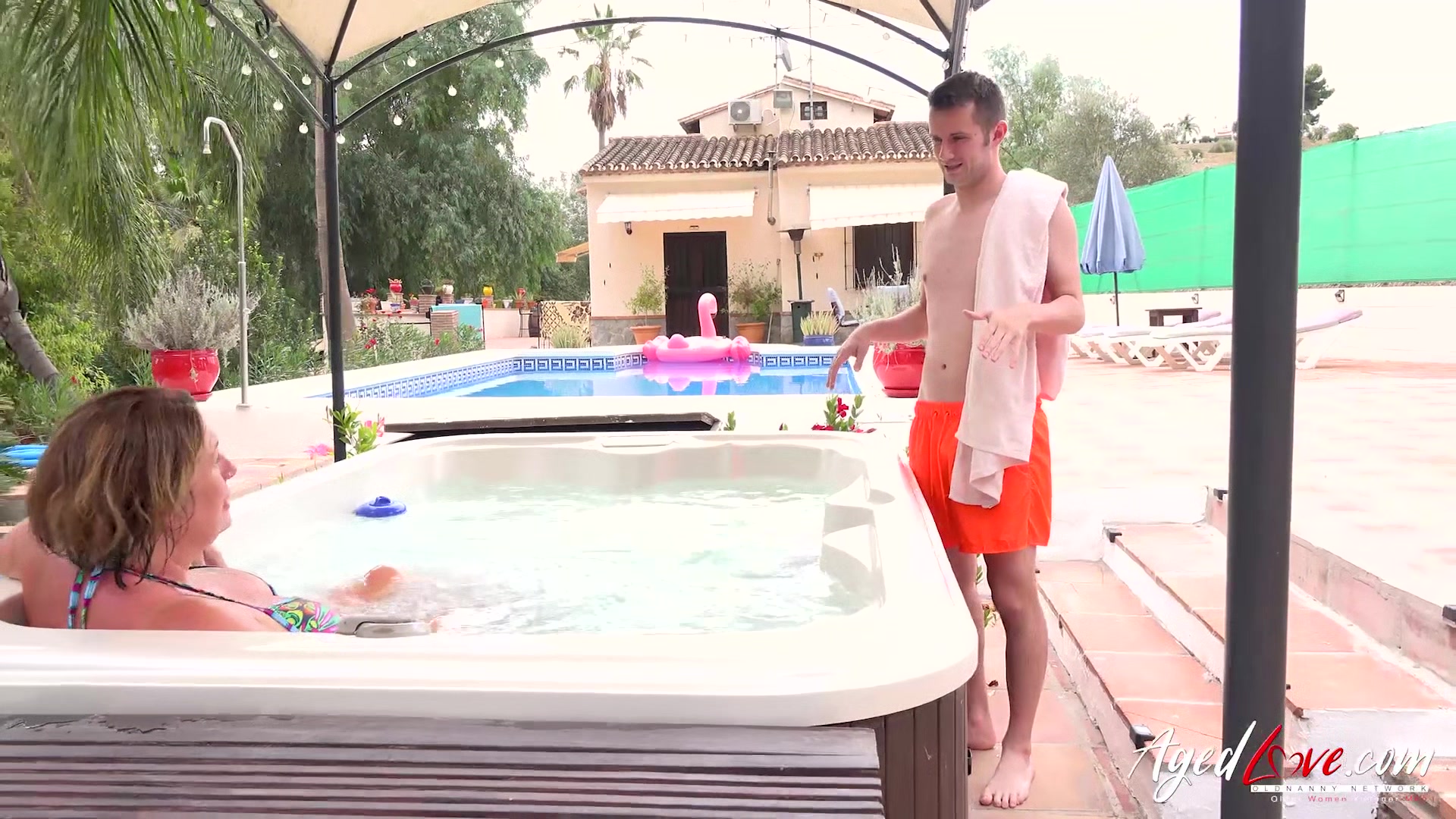AGEDLOVE Sam fucks in the hot tub with JoJo