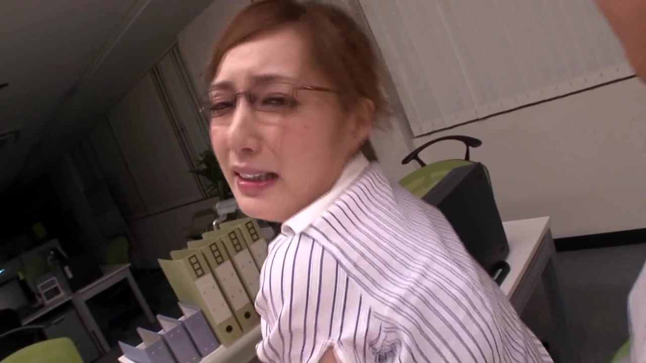 Kaede Fuyutsuki in Failing Job Performance - CosplayInJapan