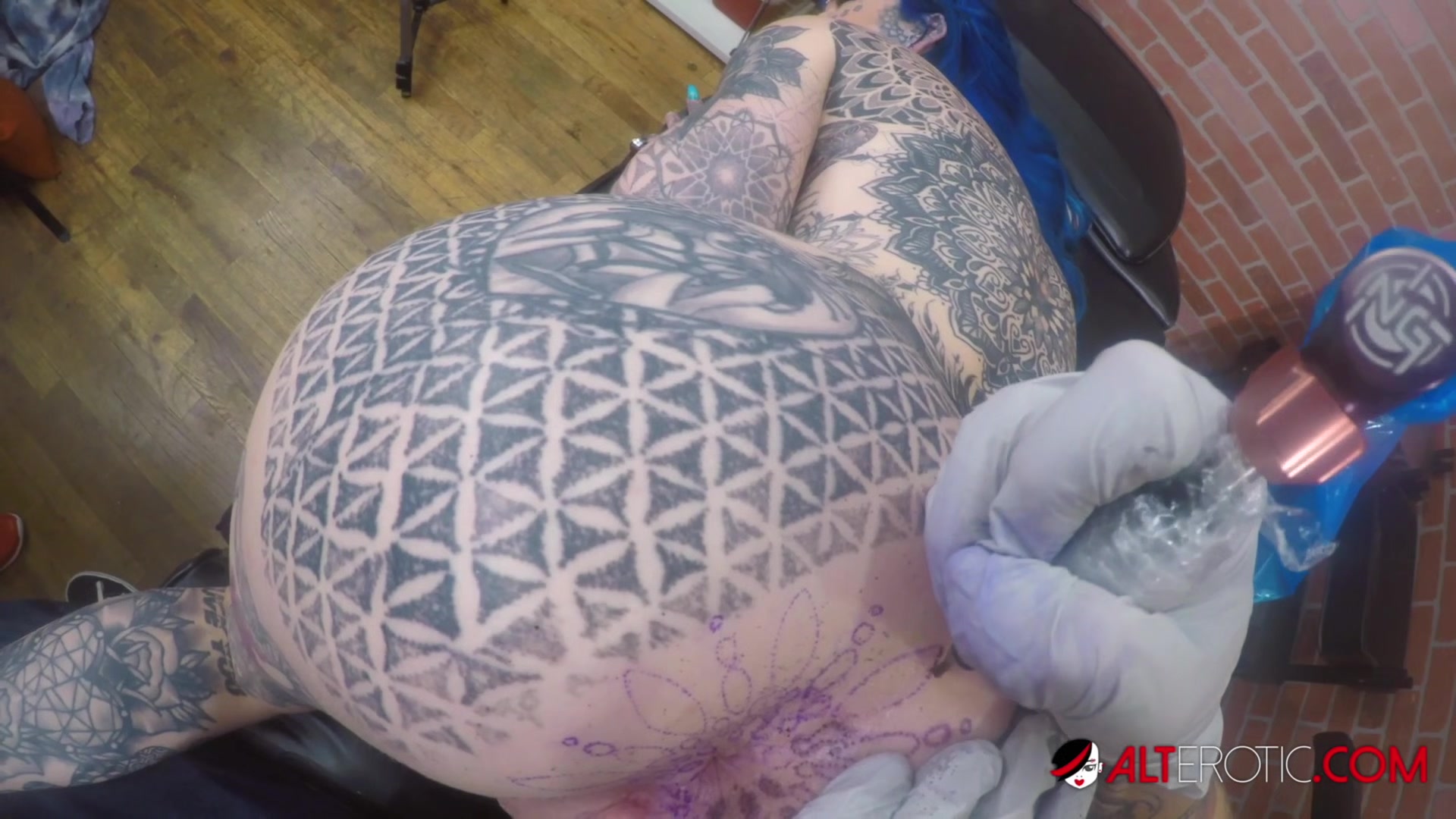 Amber Luke gets a butthole tattoo and a good fucking