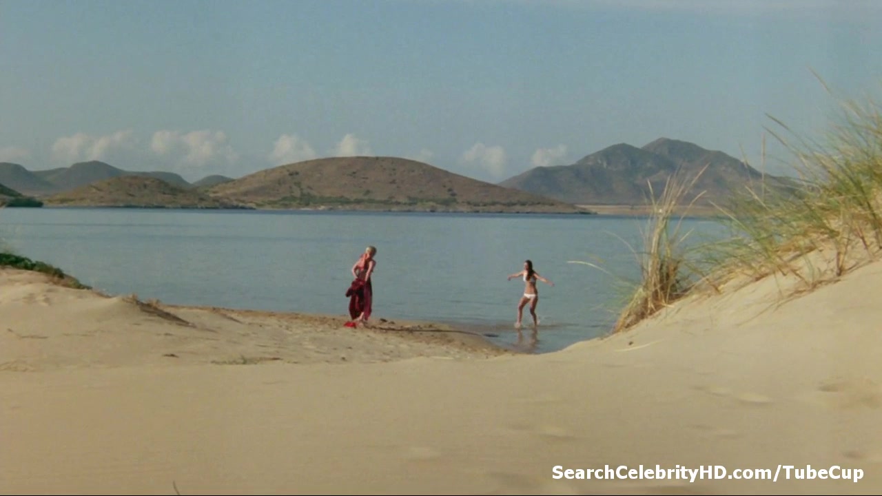 Soledad Miranda and Ewa Stromberg - Vampyros Lesbos
