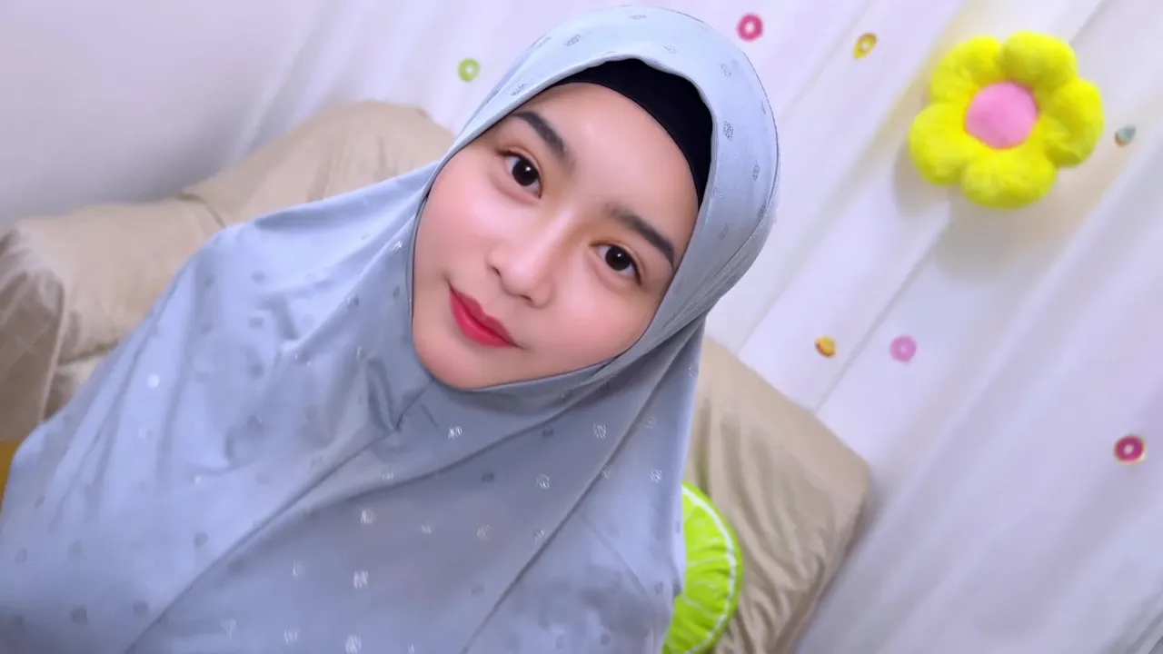 Hijabi Milf Strips White Shirt For Hard Cock Pounding In Bedroom