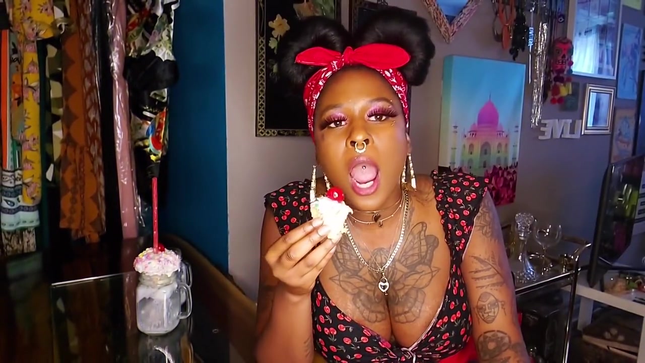 Extra Messy Deepthroat