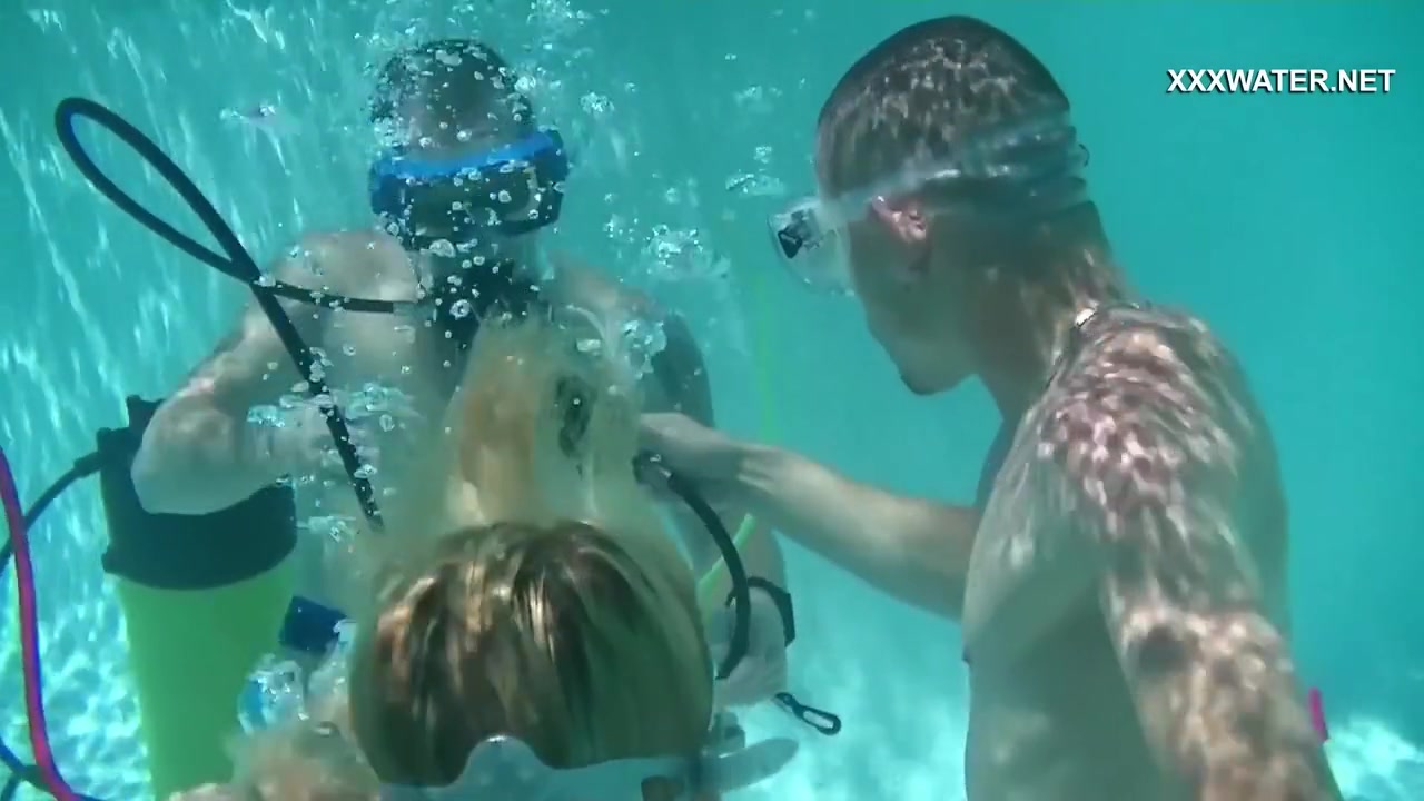 Cum Everywhere In The Pool From Blowjobs Of Cruz