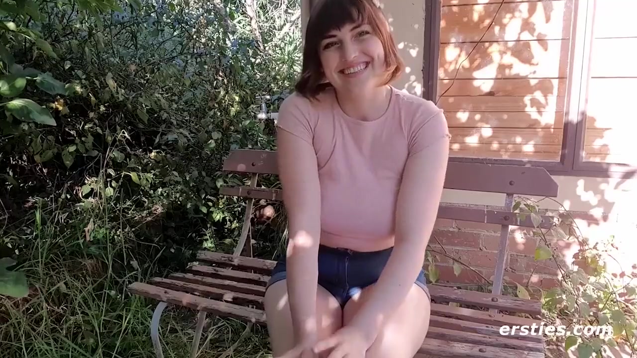 Madel Mit Deutschen Wurzeln Und Haariger Muschi Masturbiert Leidenschaflich
