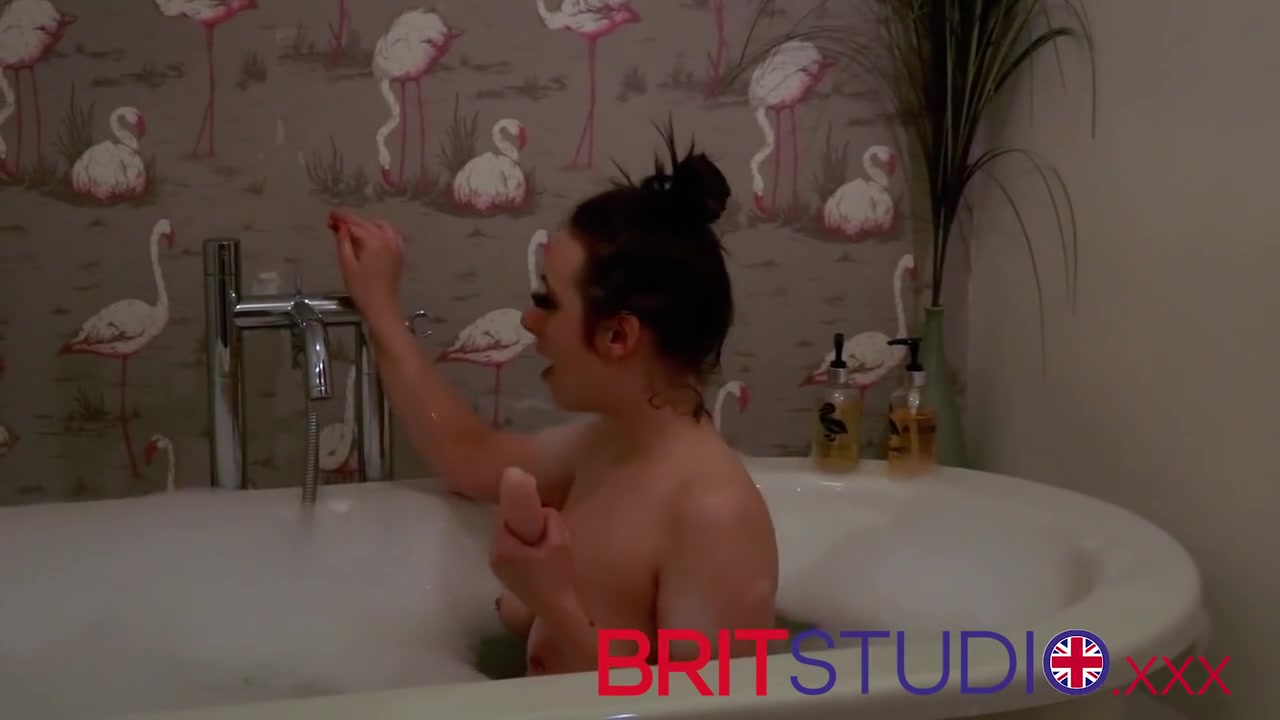British 18 Year Old Gets The Bath