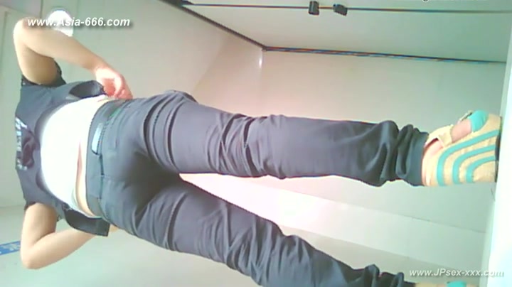 chinese girls go to toilet.67
