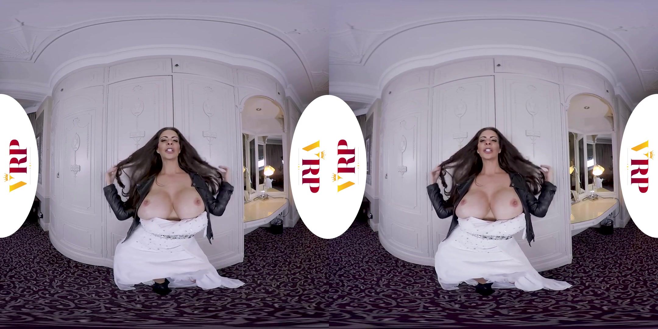 Linsey Dawn McKenzie in Up Close and Personal - VRPFilms