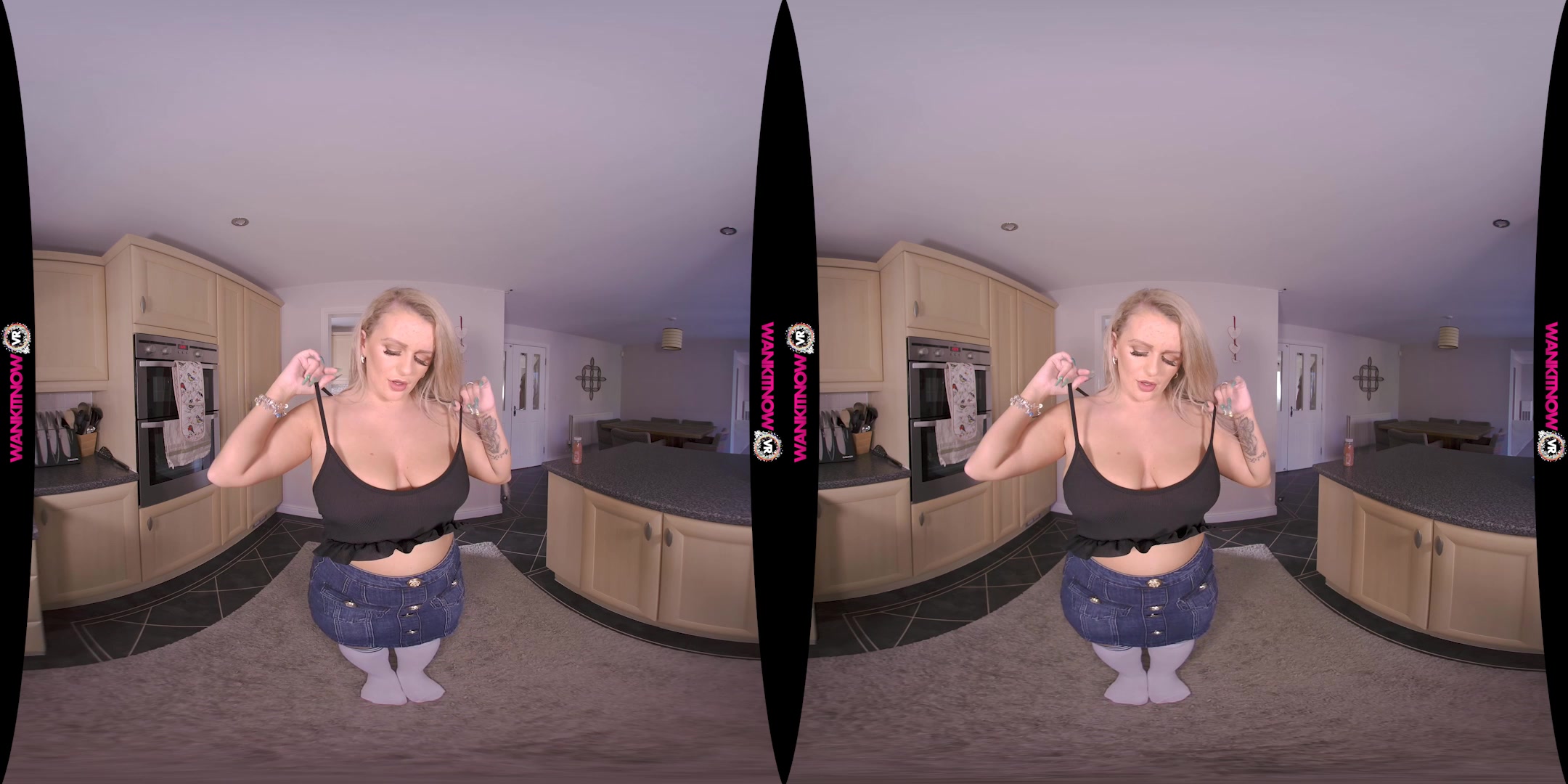 Risky Business featuring Dolly - WankitNowVR