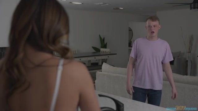 Stepmoms Goods Are Always On Display - S2:E7 - Momlover