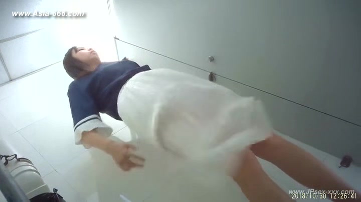 chinese girls go to toilet.143