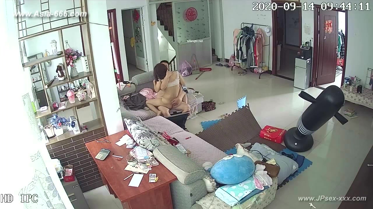Hackers use the camera to remote monitoring of a lover's home life.***