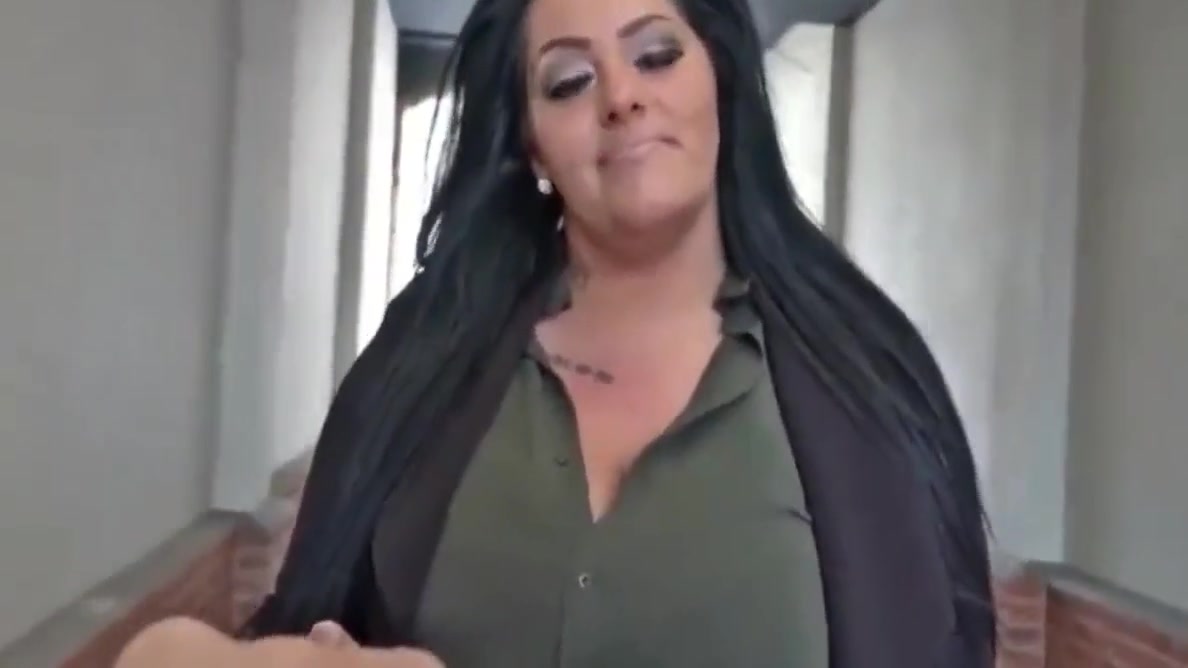 Mature Woman Fucked By A Stranger During Vacation