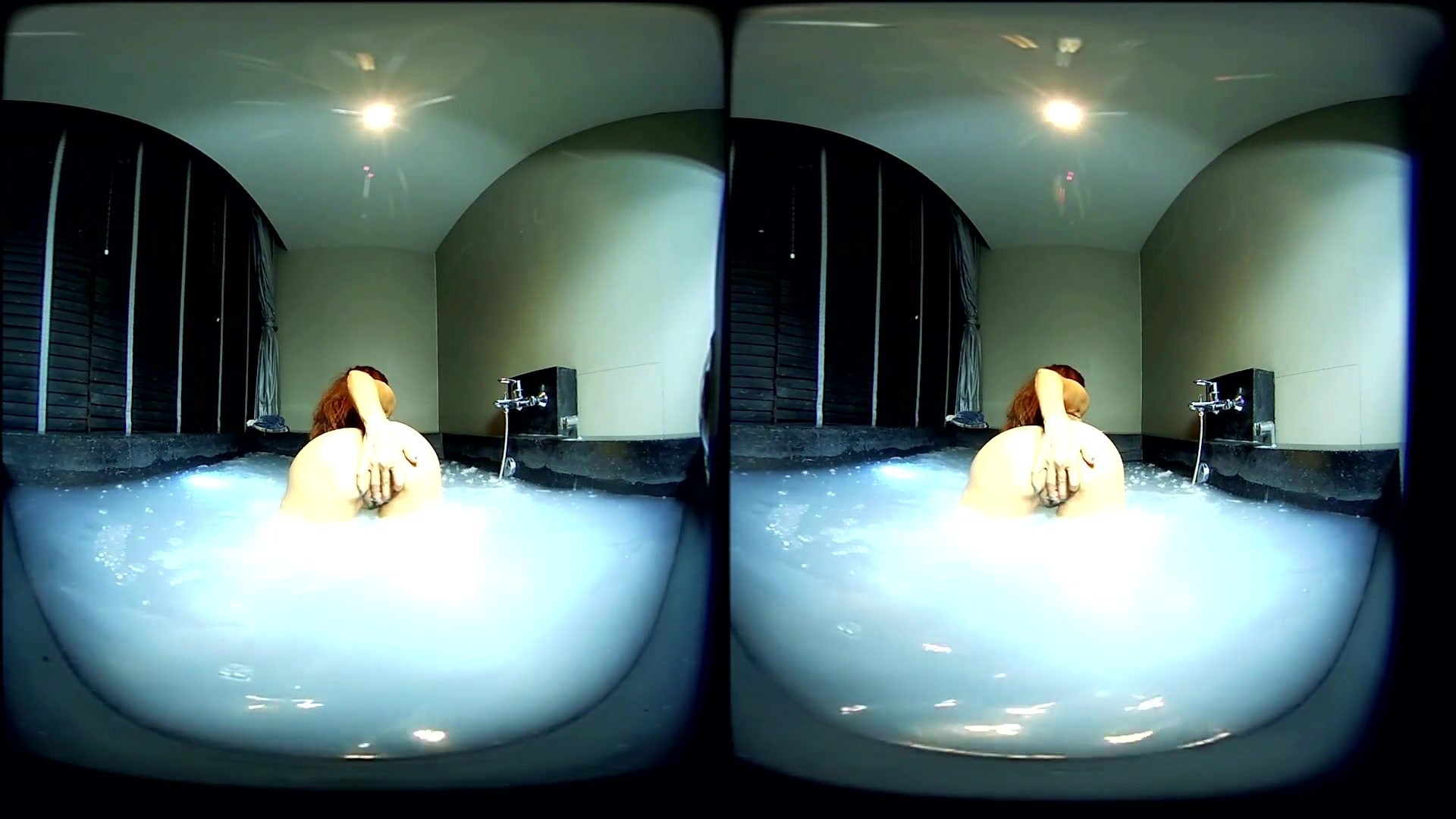 Princess Hola in Wet And Sexy In A Bathtub - VRpussyVision