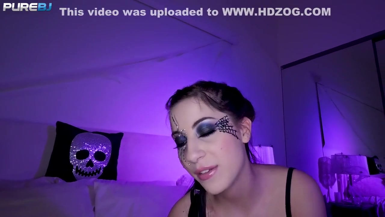 Tattooed American Babe Gives An Amazing Blowjob In Pov