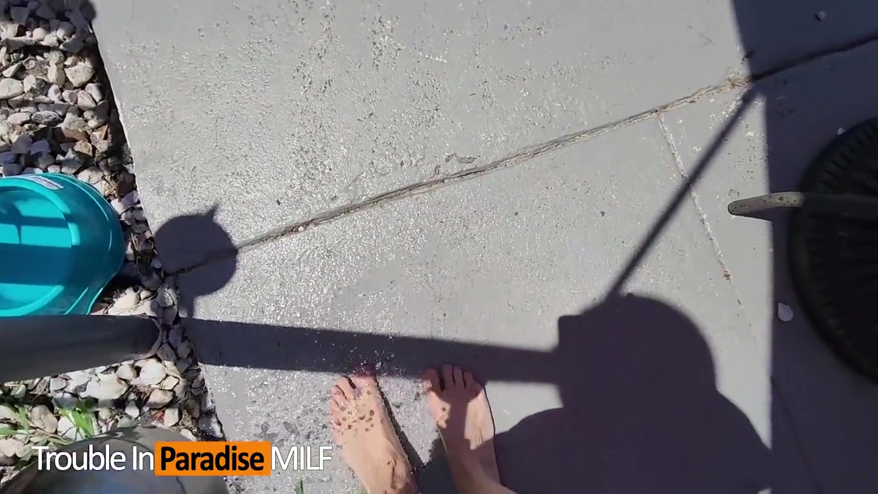 Milf From The Pool Gives New Neighbor Bj Ever - Trouble In Paradise Milf