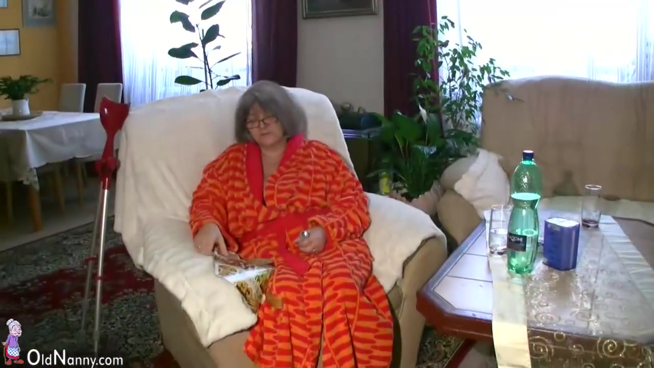 Bbw Chubby In Nurse Masturbate With Old Old Lady