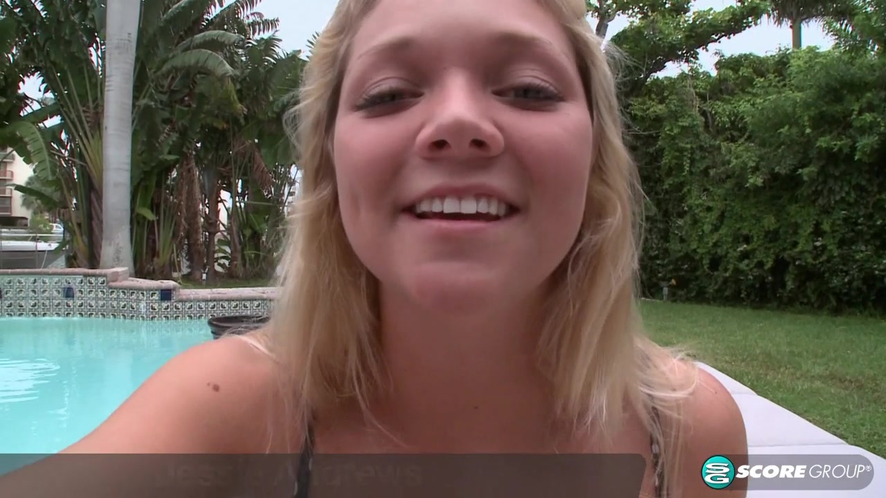 Jessie Lets Her Fingers Do The Fucking
