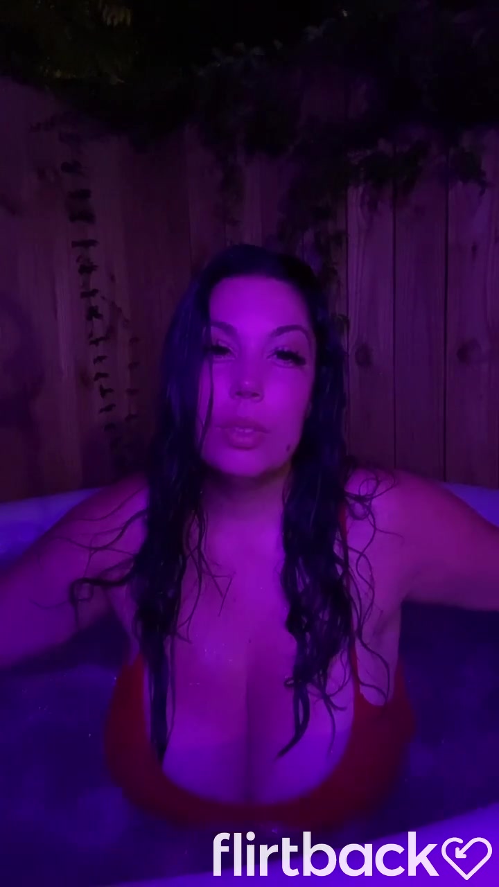 Brunnette flashing her boobs at the hot tub