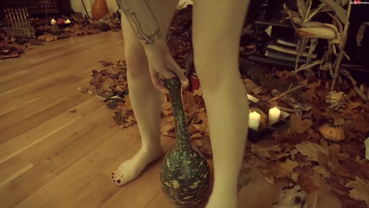 The Witch With Alissa Noir