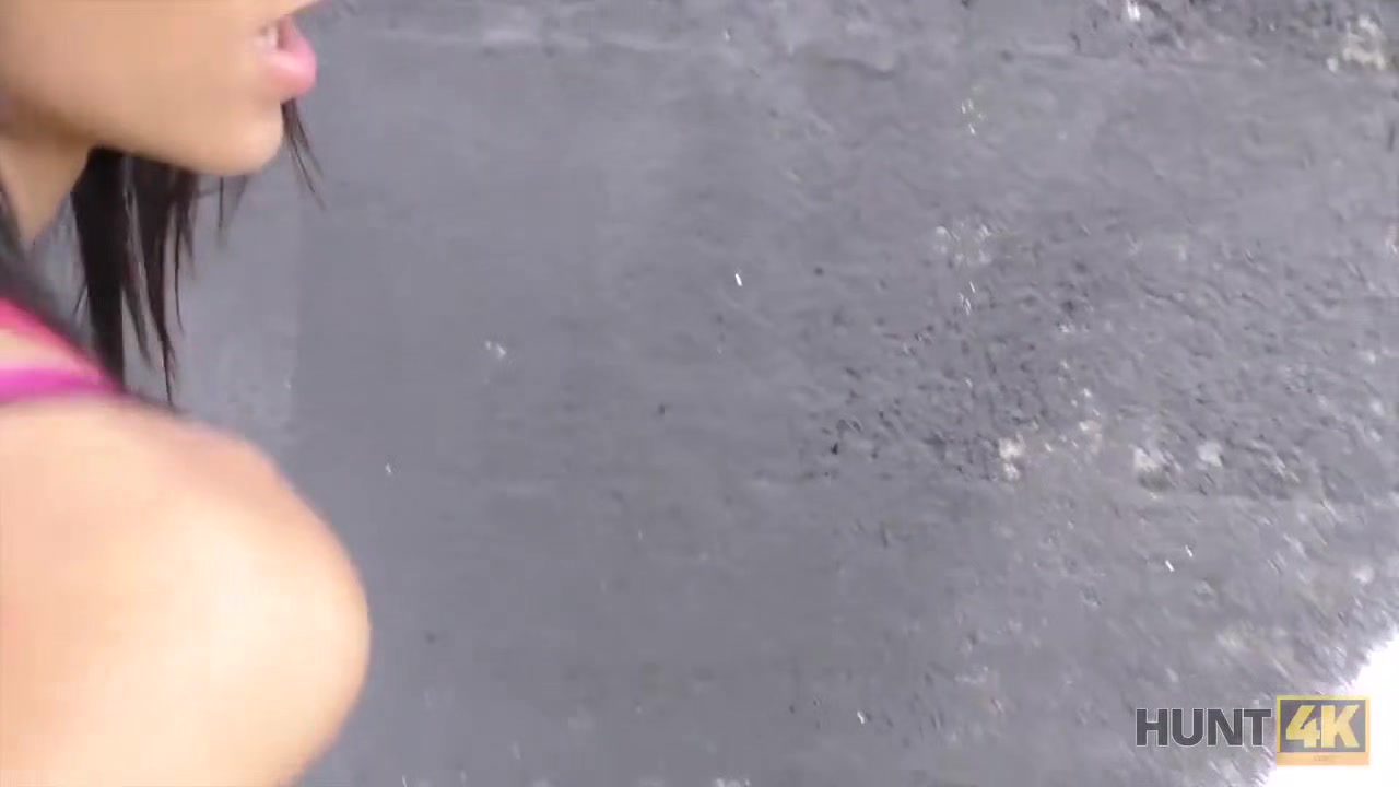 HUNT4K. Silly girl lost wallet but she has a chance to return money